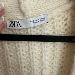 Zara Women's Off-White Knit Sweater